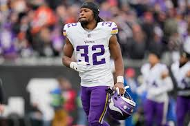 Breaking news: Vikings sign CB Nahshon Wright to futures deal, lose WR Trishton Jackson